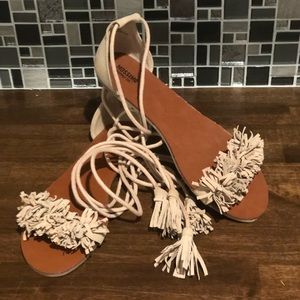 NWOT Mossimo Size 8 Pom Pom Sandals